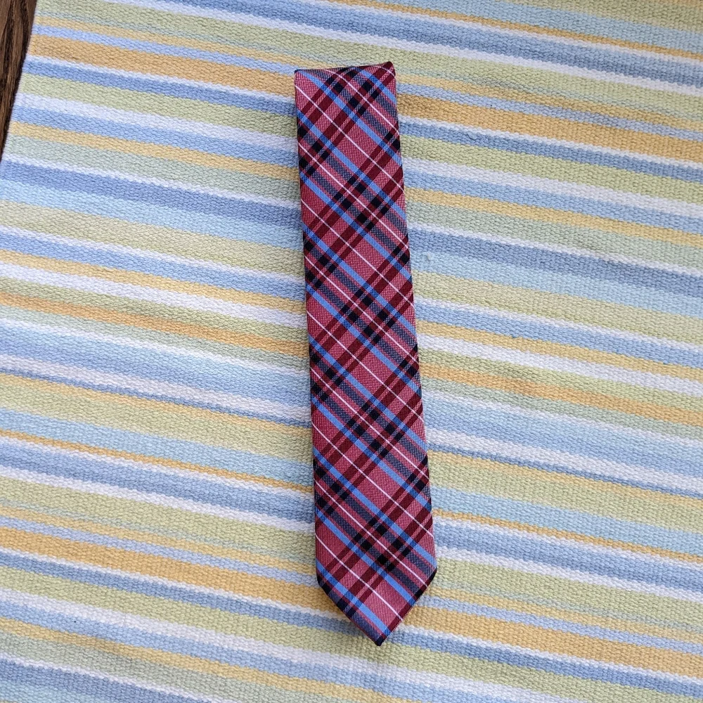 ⭐ Izod red/white/blue plaid tie